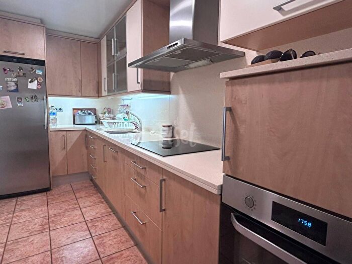 Casas en venta y pisos alquiler - 2