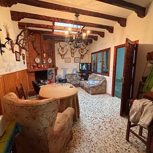 Casa en venta en Valdepeñas, Ciudad Real de 4 habitaciones