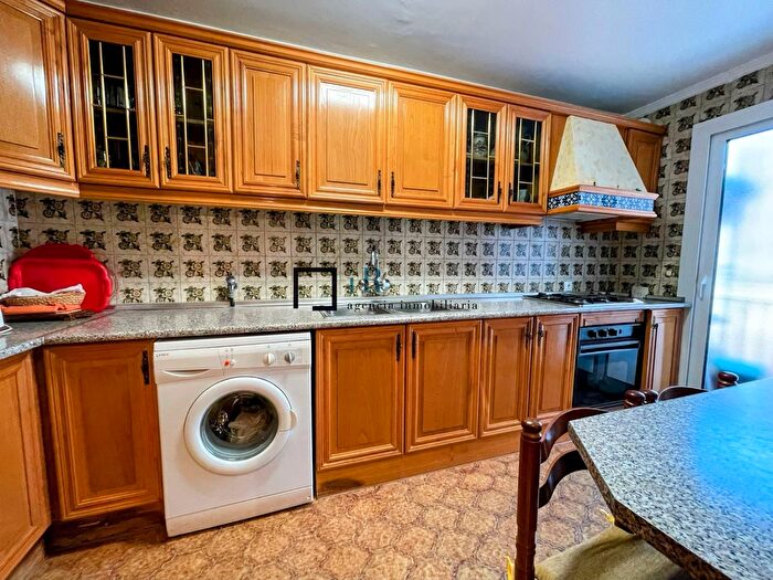 Casas en venta y pisos alquiler - 3