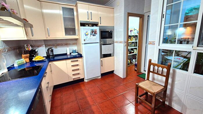 Casas en venta y pisos alquiler - 3
