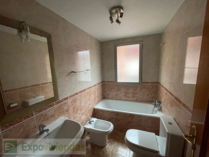 Casas en venta y pisos alquiler - 3