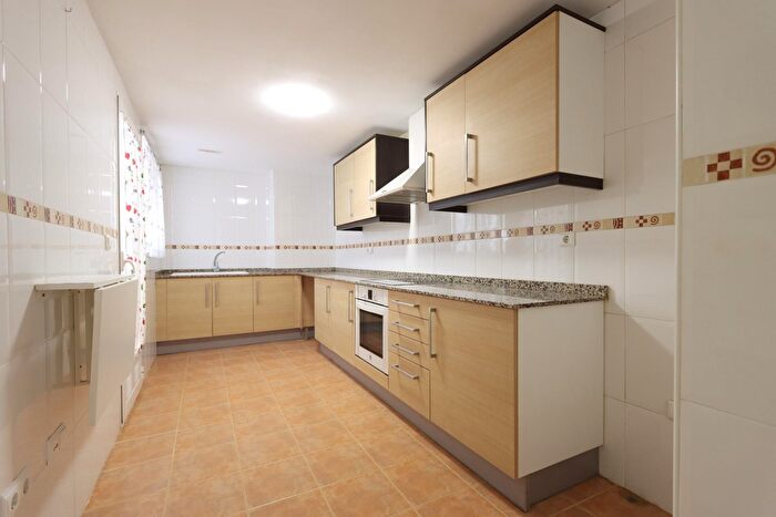 Casas en venta y pisos alquiler - 1