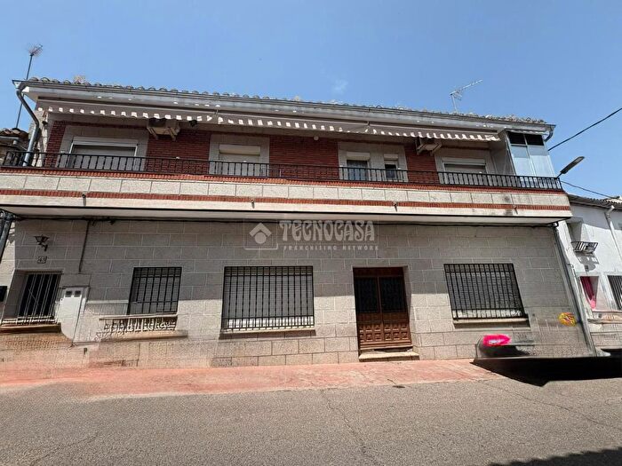 Casas en venta y pisos alquiler - 1
