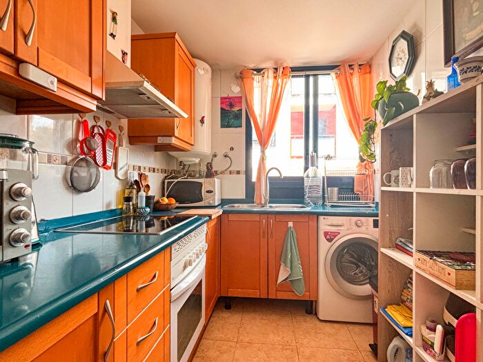 Casas en venta y pisos alquiler - 2
