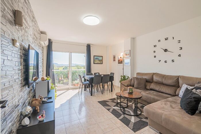 Piso en venta en Creu de la Mà, Figueres de 3 habitaciones