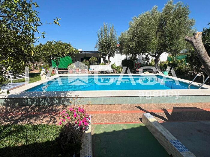 Casa en venta en Oromana, Alcalá de Guadaira de 4 habitaciones