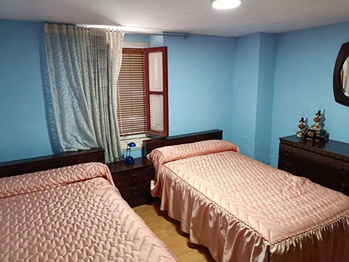 Casas en venta y pisos alquiler - 3