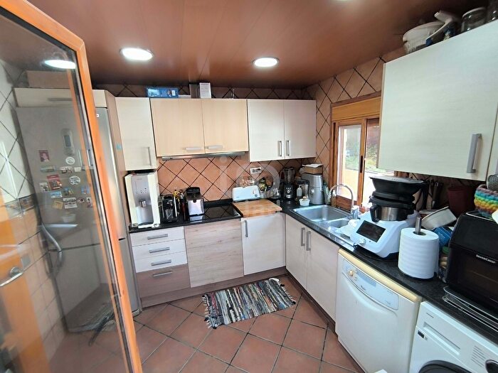 Casas en venta y pisos alquiler - 3