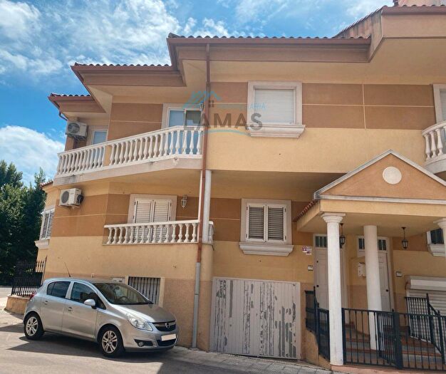 Casas en venta y pisos alquiler - 1