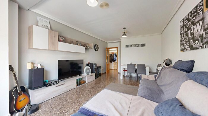 Casas en venta y pisos alquiler - 2