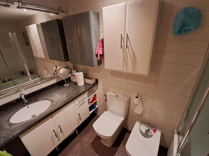 Casas en venta y pisos alquiler - 3