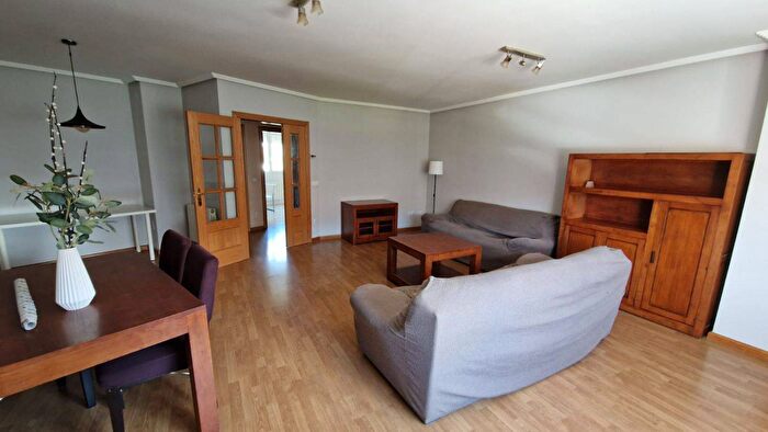 Casas en venta y pisos alquiler - 1