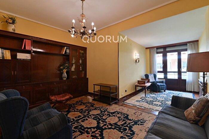 Casas en venta y pisos alquiler - 1