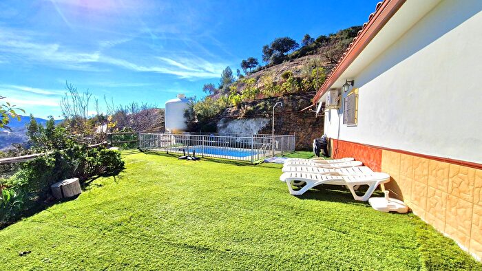 Casa en venta en Colmenar, Málaga de 4 habitaciones
