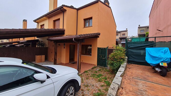 Casas en venta y pisos alquiler - 3