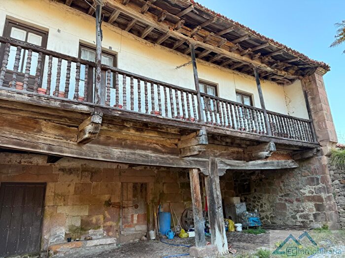 Casa en venta en Cabezón de la Sal, Cantabria de 9 habitaciones