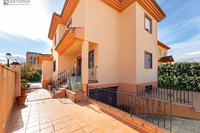 Casa en venta en Residencial Triana Barrio Alto, Las Gabias de 4 habitaciones