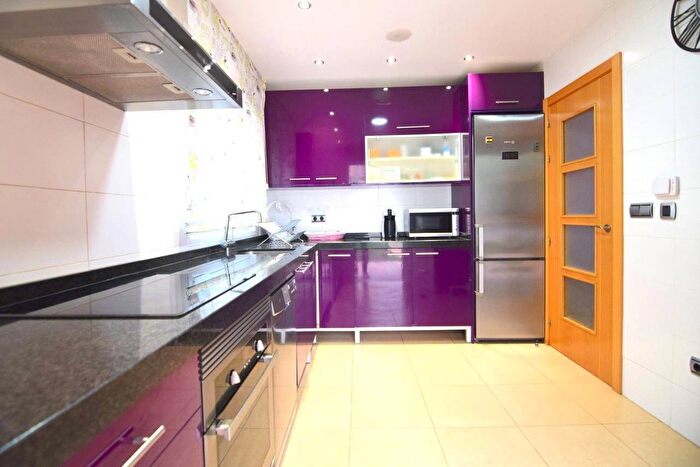 Casas en venta y pisos alquiler - 3