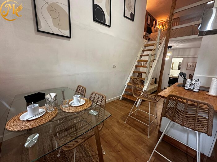 Casas en venta y pisos alquiler - 1