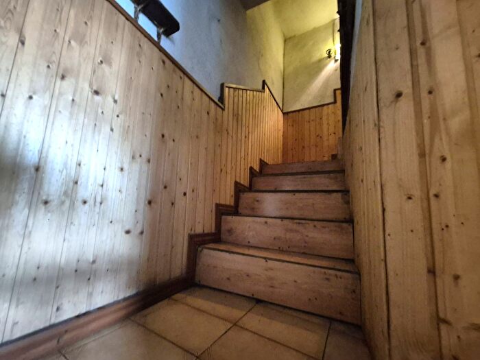Casas en venta y pisos alquiler - 3