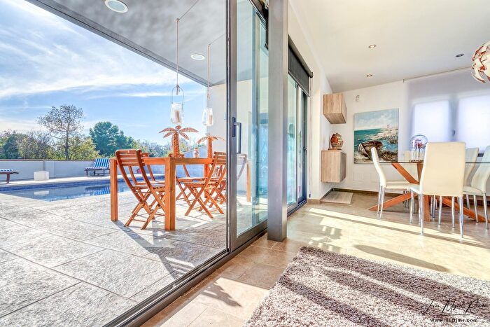 Casa en venta en Santa Llogaia dàlguema, Girona de 4 habitaciones