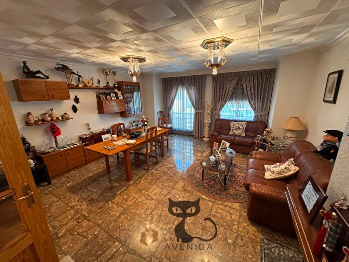 Casas en venta y pisos alquiler - 1