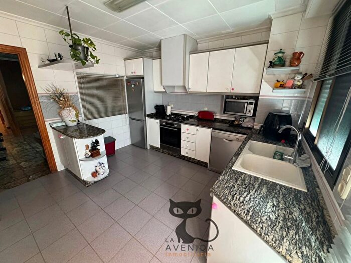 Casas en venta y pisos alquiler - 3