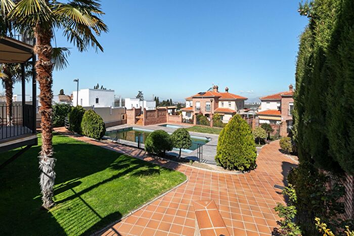 Casa en venta en La Zubia Ciudad, La Zubia de 4 habitaciones