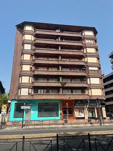 Casas en venta y pisos alquiler - 3