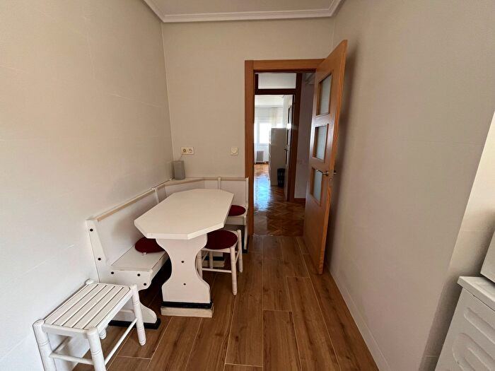 Casas en venta y pisos alquiler - 3