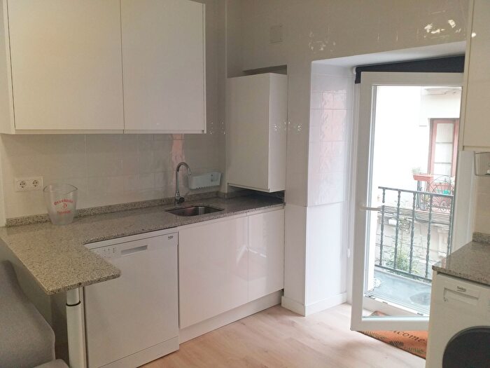 Casas en venta y pisos alquiler - 3