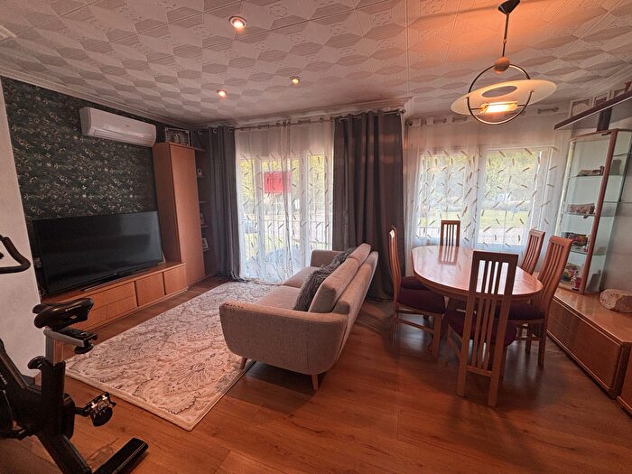 Casas en venta y pisos alquiler - 1
