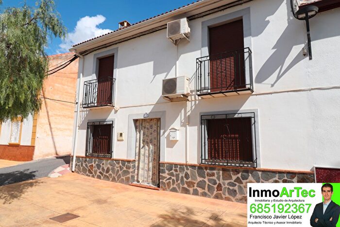 Casa en venta en Íllora, Granada de 5 habitaciones