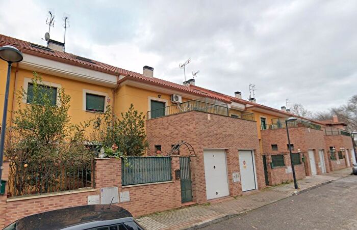 Casas en venta y pisos alquiler - 1