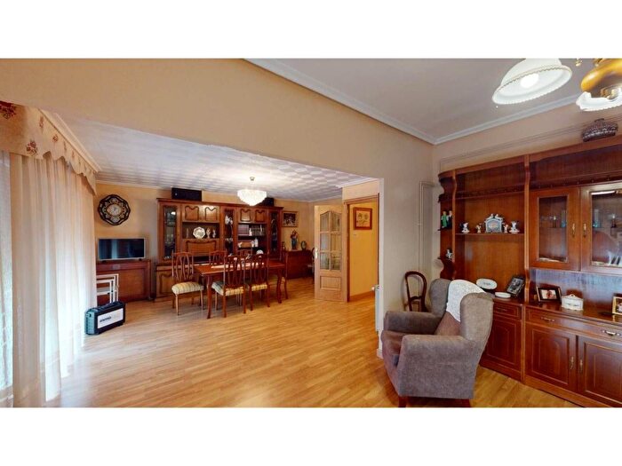 Casas en venta y pisos alquiler - 2