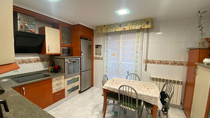 Casas en venta y pisos alquiler - 3