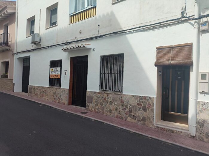 Casas en venta y pisos alquiler - 1