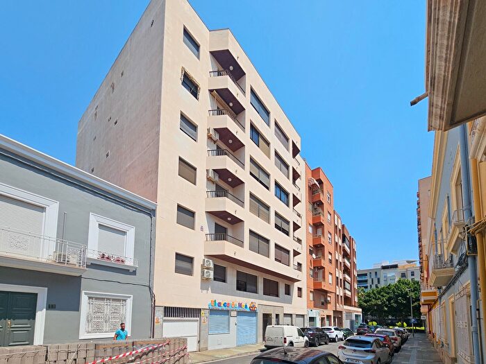 Casas en venta y pisos alquiler - 1