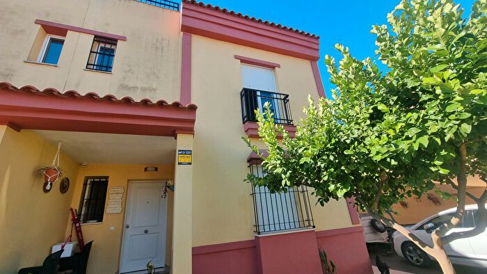 Casa en venta en Sanlúcar la Mayor, Sevilla de 4 habitaciones
