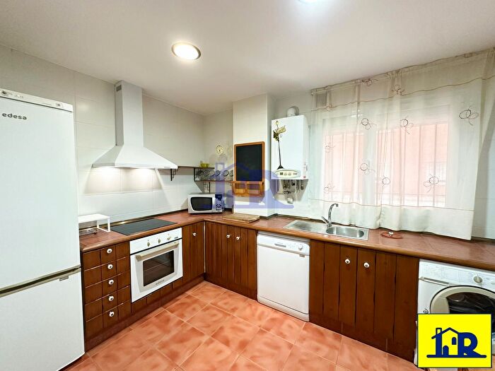 Casas en venta y pisos alquiler - 3