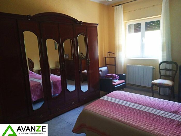 Casas en venta y pisos alquiler - 3