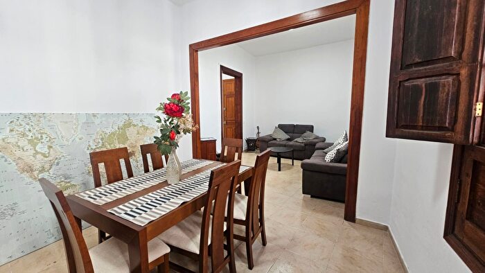 Casas en venta y pisos alquiler - 1