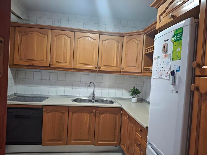 Casas en venta y pisos alquiler - 3