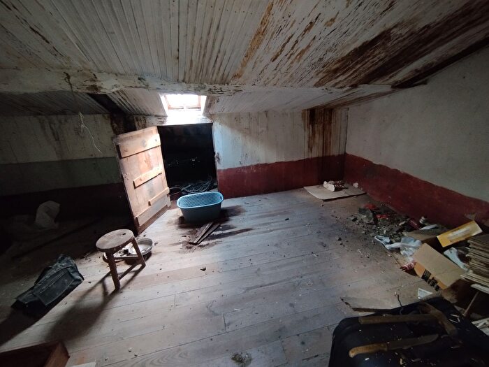 Casas en venta y pisos alquiler - 3