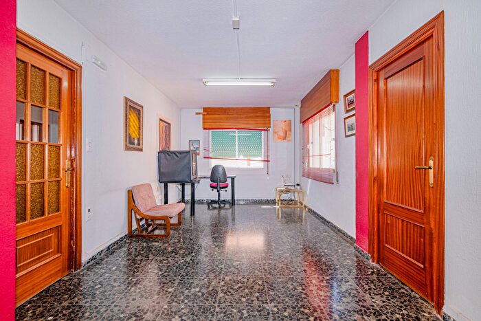 Casas en venta y pisos alquiler - 1