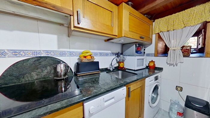 Casas en venta y pisos alquiler - 3