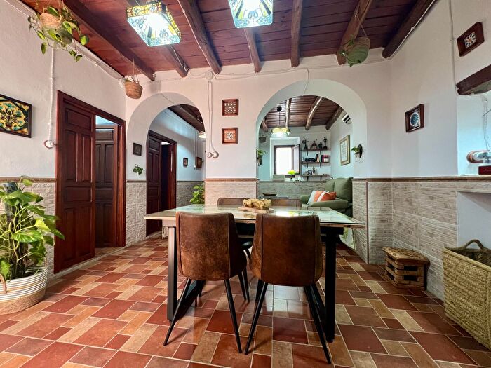 Casas en venta y pisos alquiler - 1