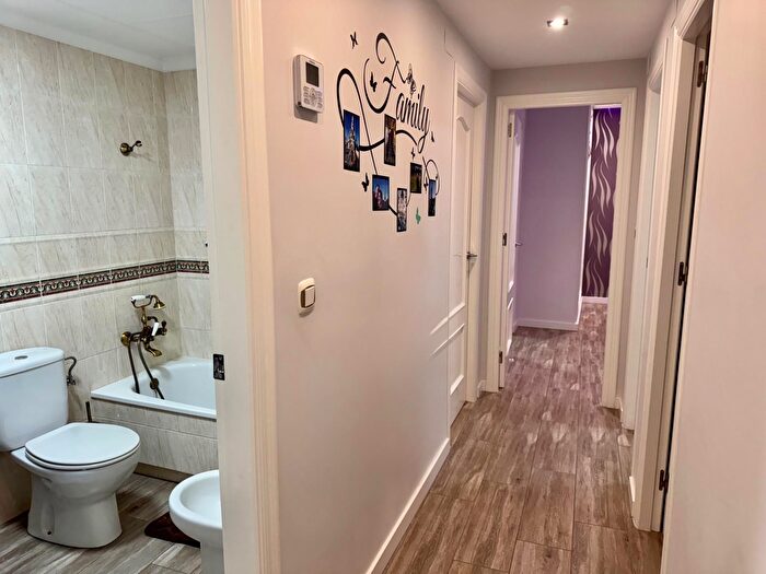 Casas en venta y pisos alquiler - 3