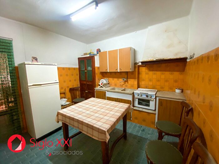 Casas en venta y pisos alquiler - 1