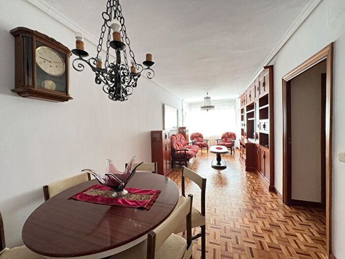 Casas en venta y pisos alquiler - 1